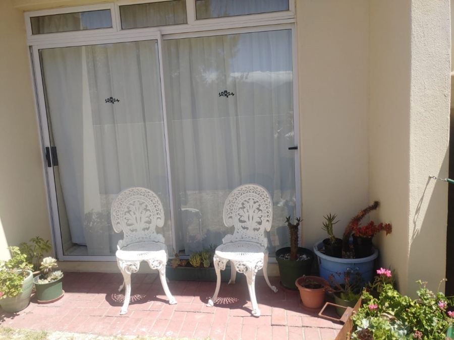 2 Bedroom Property for Sale in Whispering Pines Western Cape